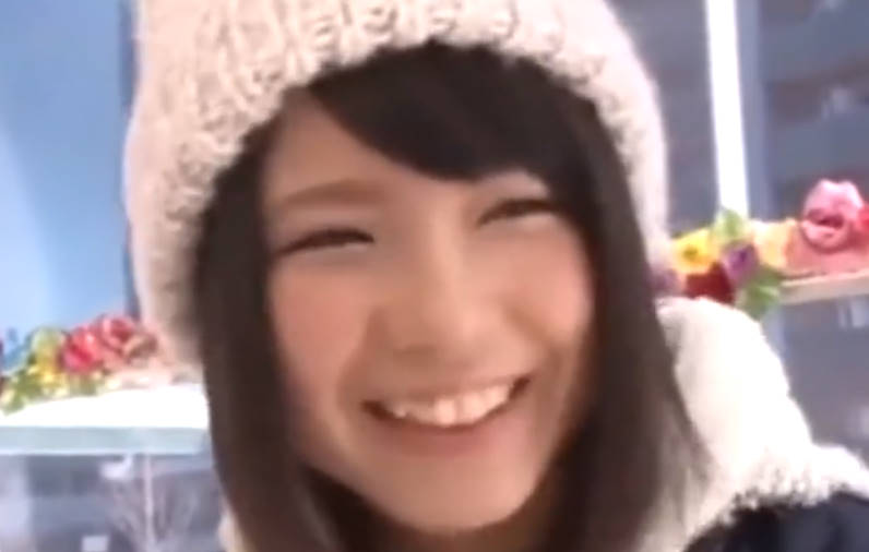 だまされて媚薬を飲まされた美少女がマジックミラーの前でカラダが火照ってしまい乱れまくりの図☆